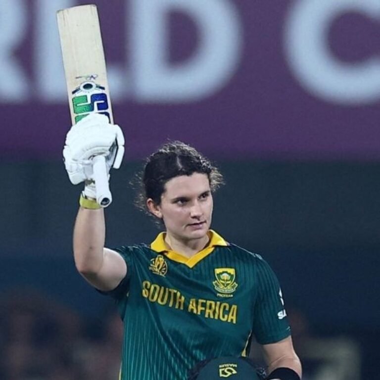 विमेंस वर्ल्डकप-साउथ अफ्रीका ने इंग्लैंड को 320 का टारगेट दिया:कप्तान लौरा वोलवार्ट ने 169 रन बनाए, सोफी एकलस्टन को 4 विकेट