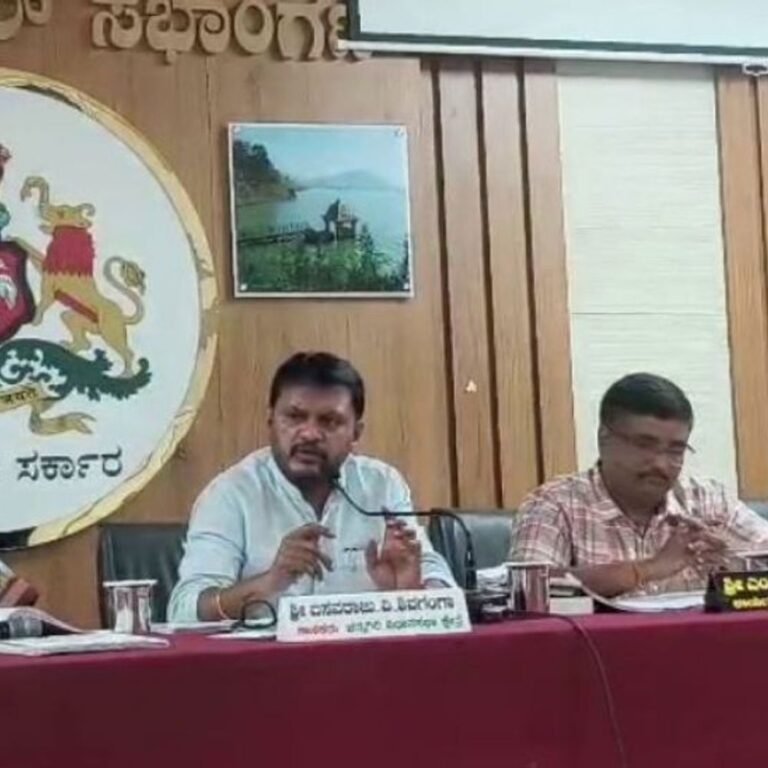 कर्नाटक कांग्रेस विधायक बोले- अधिकारी प्रेग्नेंसी का बहाना बनाती हैं:मीटिंग में नहीं आतीं, पूछो तो कहती हैं डॉक्टर के पास जाना है, क्या उन्हें शर्म नहीं आती