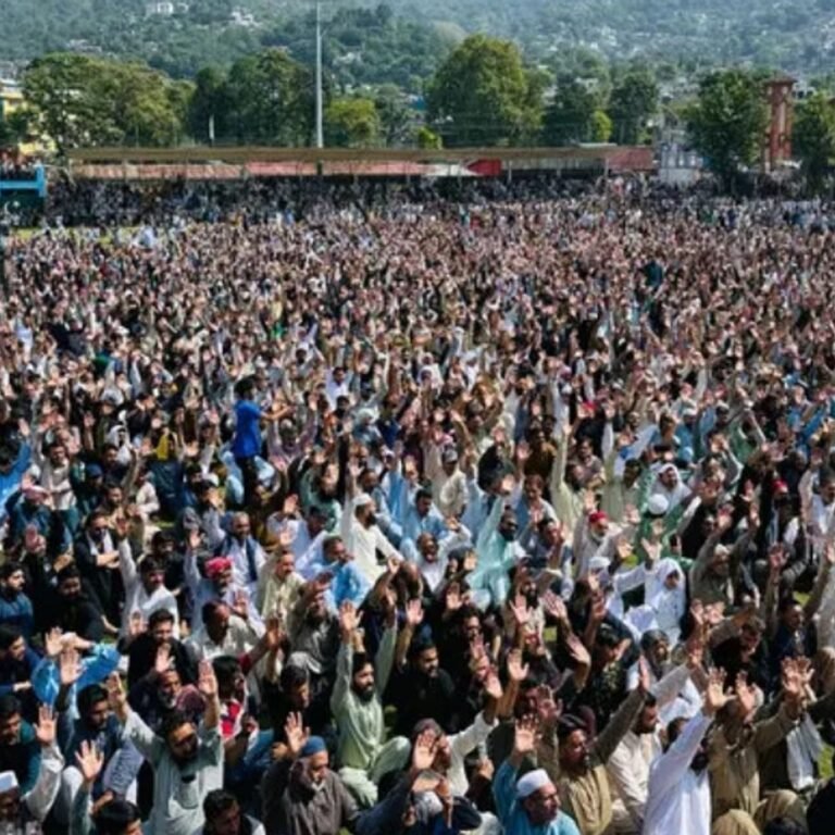 PoK में 5 दिन बाद हिंसक प्रदर्शन खत्म:पाकिस्तान सरकार ने प्रदर्शनकारियों की 21 मांगे मानी; हिंसा में 10 मौतें, 100 घायल