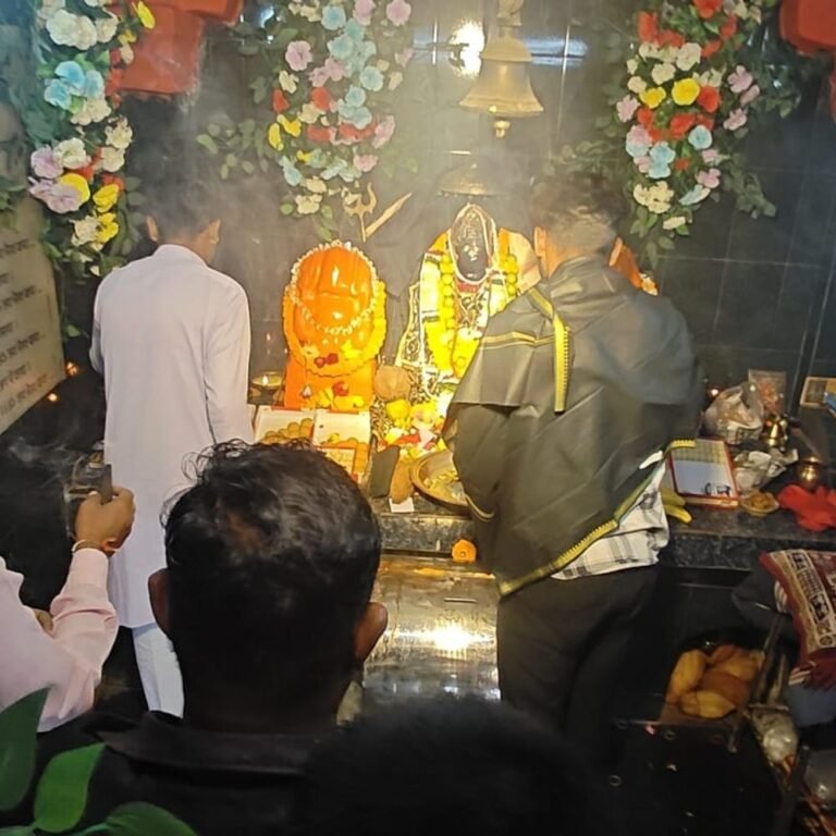 धमतरी में कोटवार काल भैरव जयंती मनाई गई:1000 साल पुराने मंदिर में भक्तों ने लिया आशीर्वाद