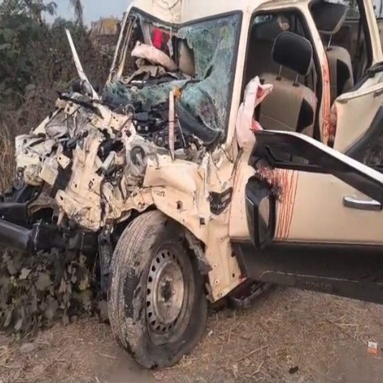 जांजगीर-चांपा में ट्रक-स्कॉर्पियो टक्कर, 5 की मौत:नेशनल हाईवे 49 पर हादसा, 3 गंभीर घायल; सभी बारात से लौट रहे थे