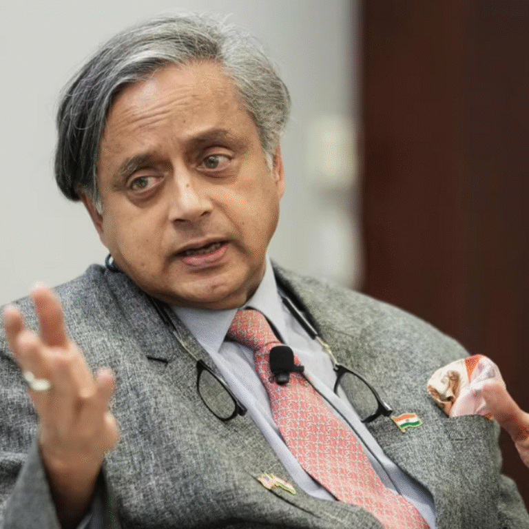थरूर ने लिखा- भारत में राजनीति फैमिली बिजनेस बनी:गांधी परिवार का भी उदाहरण दिया; कहा- अब हमें योग्यता आधारित व्यवस्था अपनानी चाहिए