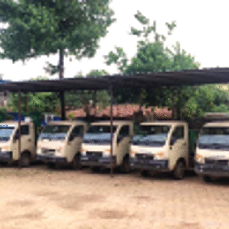 नपा भी नियम भूली: किसी भी गाड़ी में नंबर प्लेट नहीं