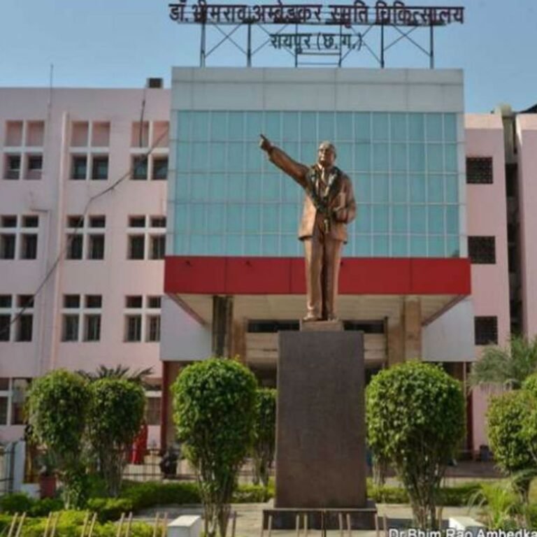 मोतियाबिंद ऑपरेशन…9 मरीजों के आंखों की रोशनी कम:बीजापुर से मेकाहारा में भर्ती, एक साल पहले दंतेवाड़ा में 10 को दिखना हुआ था बंद