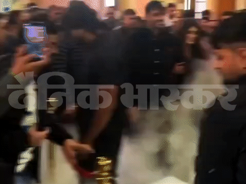 नीरज चोपड़ा के ग्रैंड रिसेप्शन का VIDEO:पत्नी हिमानी का हाथ थामकर करनाल के होटल पहुंचे; गेस्ट-रिश्तेदारों में मची PHOTO खिंचवाने की होड़