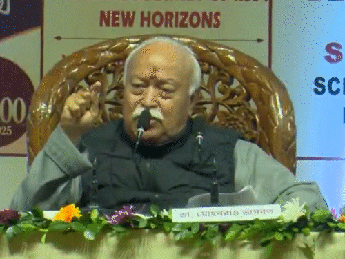 भागवत बोले- लिव-इन में रहने वाले जिम्मेदारी नहीं निभाते:शादी शारीरिक संतुष्टि का जरिया नहीं; बच्चों की संख्या तय नहीं लेकिन 3 आदर्श