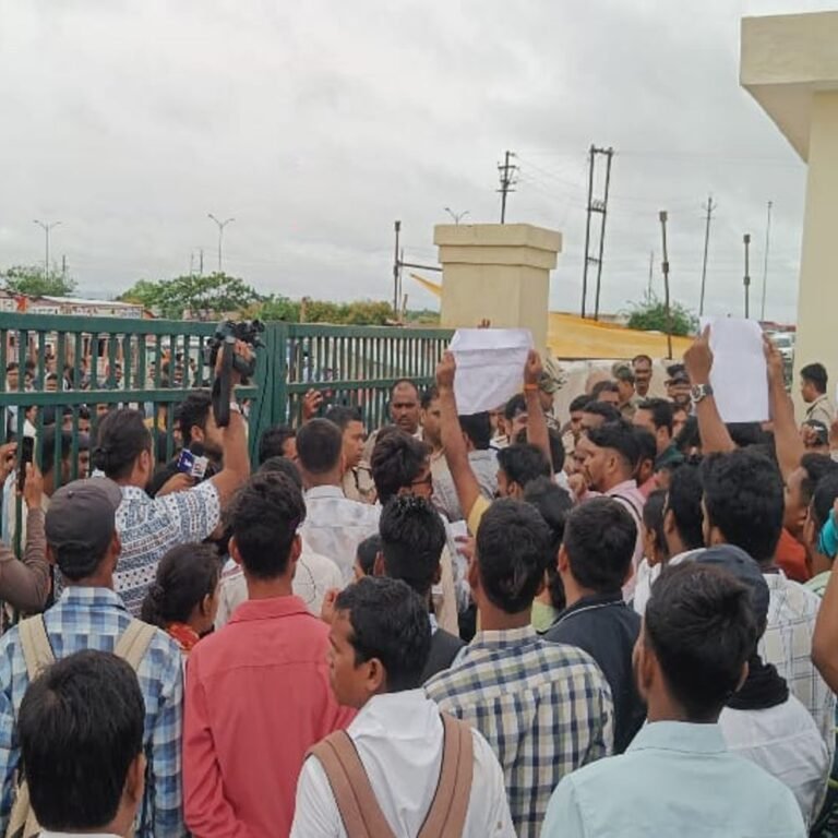 D.Ed अभ्यर्थियों के अनशन का तीसरा दिन:हाईकोर्ट के आदेश के बावजूद 2300 पदों पर भर्ती नहीं, विभाग से तत्काल निर्णय की मांग