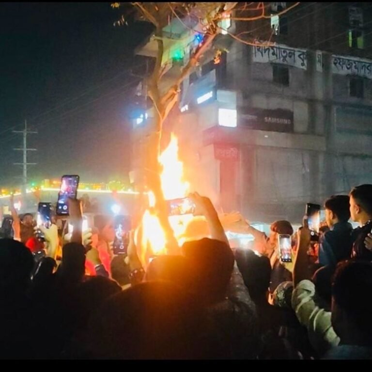 बांग्लादेशी हिंदू युवक की हत्या मामले में 6 और गिरफ्तार:अबतक 18 हिरासत में; भीड़ ने पीटकर हत्या की, फिर पेड़ से लटकाकर जलाया था