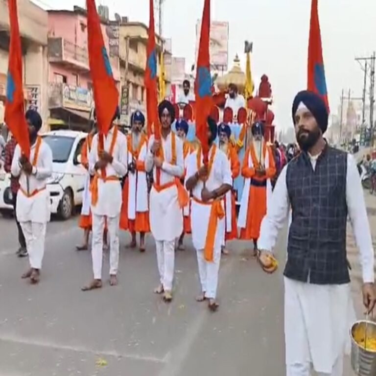 गुरु गोविंद सिंह जी का प्रकाश पर्व…बालोद में नगर कीर्तन:पालकी में सजा श्री गुरु ग्रंथ साहिब रखा गया, श्रद्धालुओं ने किए दर्शन
