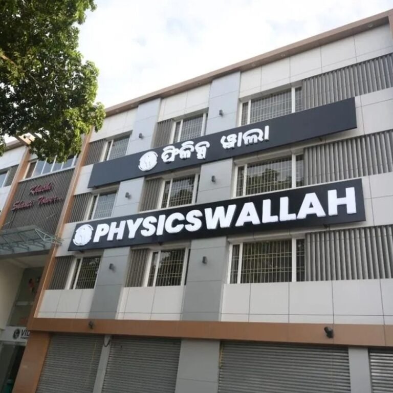 फिजिक्सवाला का दूसरी तिमाही में मुनाफा 62% बढ़कर ₹72 करोड़:रेवेन्यू 26% बढ़ा; अलख पांडे ने 2016 में शुरू की थी कंपनी, आज शाहरुख से भी ज्यादा अमीर
