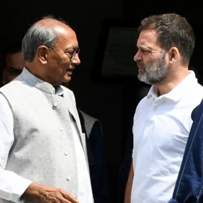 RSS की तारीफ पर दिग्विजय सिंह को राहुल का तंज:बोले- आपने गलत किया; पूर्व CM ने मोदी की जमीन पर बैठे तस्वीर शेयर की थी