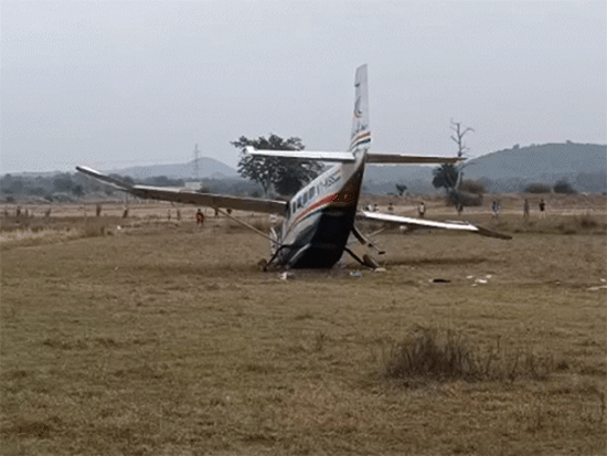 ओडिशा में 9-सीटर फ्लाइट क्रैश:भुवनेश्वर से राउरकेला जा रही थी, पायलट समेत 7 लोग सवार थे