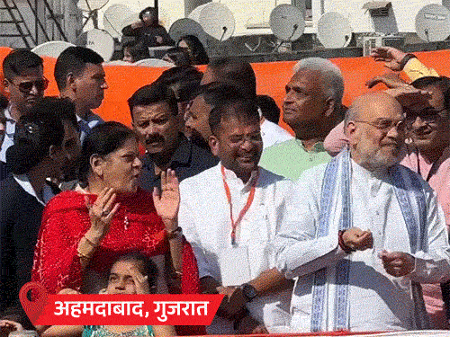 मकर संक्रांति, गुजरात में अमित शाह की पतंग कटी:गंगा-नर्मदा शिप्रा में स्नान के लिए श्रद्धालुओं की भीड़; मांझे से डॉक्टर समेत 2 की मौत