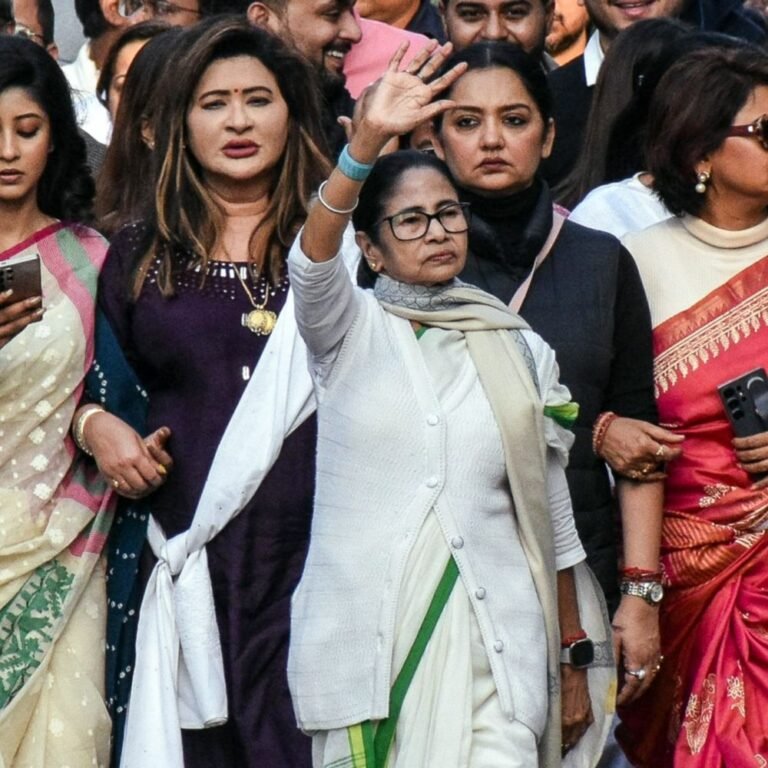 सुवेंदु अधिकारी ने बंगाल CM को नोटिस भेजा:72 घंटे में जवाब मांगा; ममता ने कहा था- कोयला घोटाले का पैसा शाह तक सुवेंदु पहुंचाते हैं