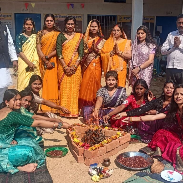 बसंत पंचमी पर स्कूल में हवन किया गया