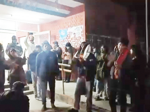 JNU में मोदी-शाह के खिलाफ नारा, FIR दर्ज:JNU के मुख्य सुरक्षा अधिकारी ने कहा छात्रों की पहचान की, कहा- 30 से 35 स्टूडेंट मौजूद थे