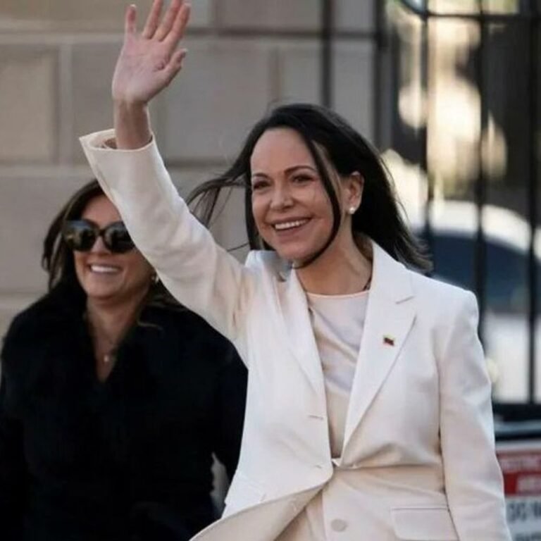 वेनेजुएलाई नेता ने अपना नोबेल शांति पुरस्कार ट्रम्प को दिया:मचाडो बोली- राष्ट्रपति पर भरोसा कर रहे; ट्रम्प ने नोबेल विजेता को समर्थन नहीं दिया