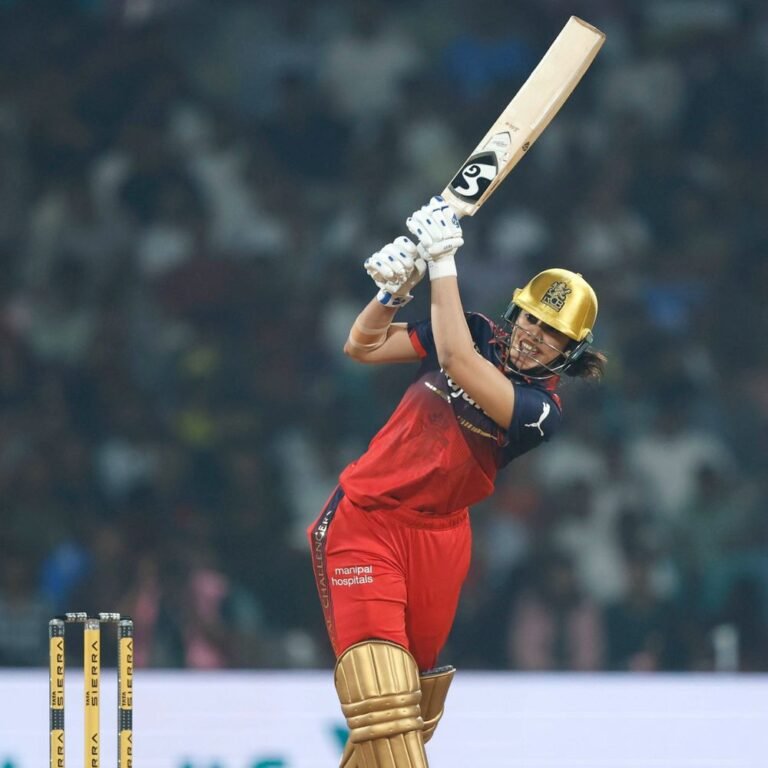 WPL में बेंगलुरु की लगातार चौथी जीत:दिल्ली को 8 विकेट से हराया, कप्तान मंधाना ने 96 रन बनाए; बेल-साटघरे को 3-3 विकेट