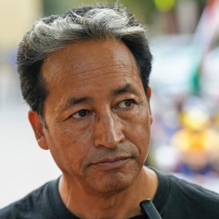 वांगचुक की पत्नी बोलीं- वे हिंसा नहीं फैला रहे थे:SC में कहा- तथ्य तोड़े-मरोड़े और अपराधी बता दिया; सोनम 3 महीने से जेल में हैं