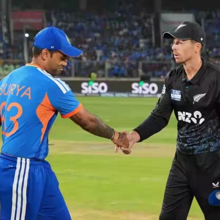 IND-NZ पांचवां टी-20; भारत टॉस जीतकर बैटिंग कर रहा:अभिषेक शर्मा ने छक्के से खाता खोला, बॉल बदली गई