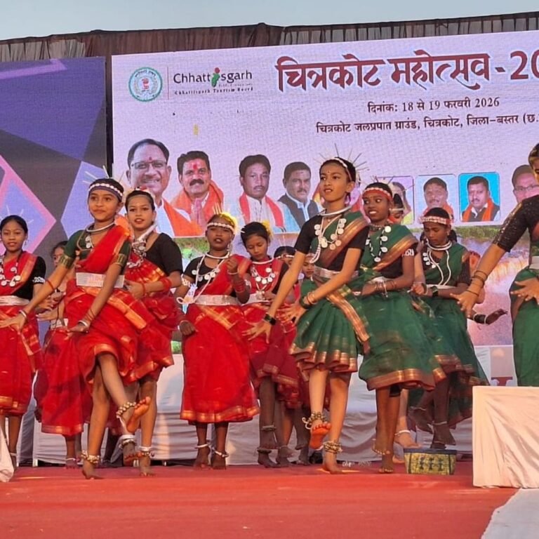 ‘चित्रकोट महोत्सव 2026’ का शानदार आगाज:बस्तर की लोक विरासत से लेकर आधुनिक सुरों तक, ‘नियाग्रा’ के तट में सांस्कृतिक उत्सव