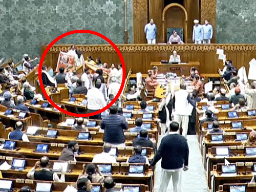 बजट सत्र का 9वां दिन, लोकसभा 12 बजे तक स्थगित:विपक्ष राहुल गांधी को बोलने देने की लगातार मांग कर रहा है