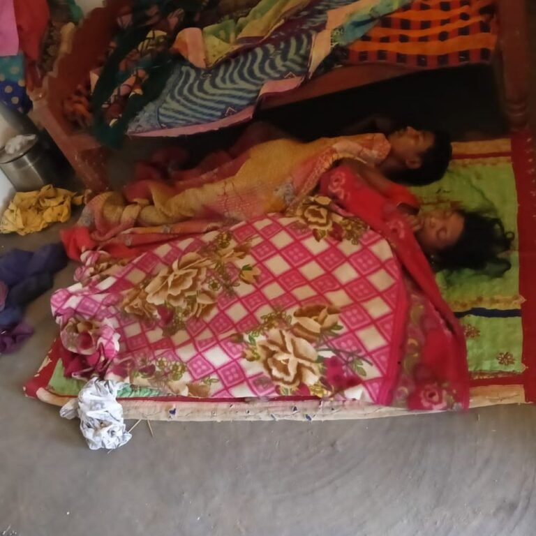 सूरजपुर में एक ही परिवार के 3 की मौत:कमरे में कोयला जलाकर सोने से दम घुटा, 4 साल का मासूम भी शामिल