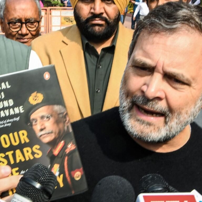 नरवणे की अनपब्लिश्ड किताब के सर्कुलेशन पर FIR:राहुल इसकी कॉपी लेकर संसद पहुंचे थे, दावा किया- चीन ने लद्दाख में घुसपैठ की थी