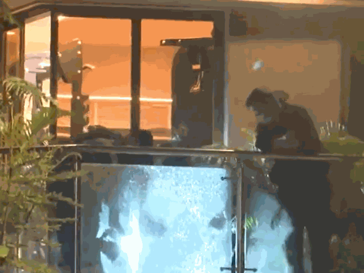 फिल्म निर्देशक रोहित शेट्टी के घर पर 4 राउंड फायरिंग:मुंबई में इसी जगह कई बॉलीवुड सेलिब्रिटीज के घर; अभी किसी ने जिम्मेदारी नहीं ली