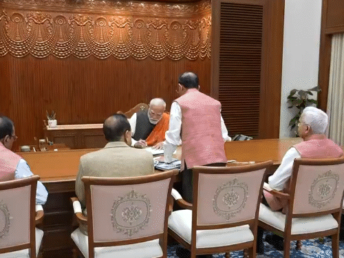 कैबिनेट ने केरल का नाम ‘केरलम’ करने की मंजूरी दी:रेल, मेट्रो और एयरपोर्ट प्रोजेक्ट्स के लिए ₹12,236 करोड़ मंजूर; सेवातीर्थ में पहली बैठक