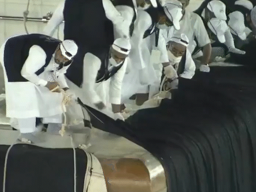 दावा- मक्का के काबा का पवित्र कपड़ा एपस्टीन को गिफ्ट:UAE की महिला कारोबारी ने भिजवाया, इसे 1 करोड़ मुसलमानों ने छुआ था