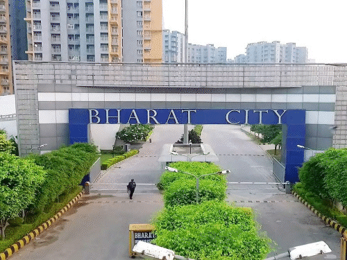 गाजियाबाद- 3 नाबालिग बहनें हाथ पकड़कर 9वीं मंजिल से कूदीं:दावा- ऑनलाइन लव गेम की लत थी, पिता ने डांटा तो जान दे दी