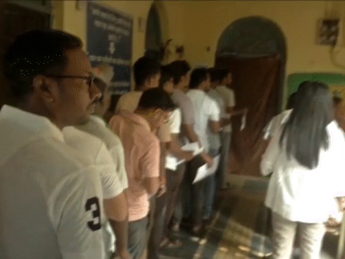 CGPSC प्रीलिम्स… ऑकड़ों और फैक्ट्स ने उलझाया:मॉडरेट से टफ लेवल का रहा एग्जाम, कटऑफ गिर सकता है; रायपुर में 4500+ पेपर देने ही नहीं पहुंचे