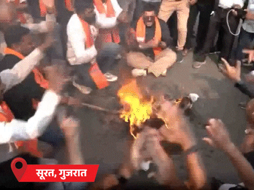 AI समिट में कांग्रेस का प्रदर्शन, आज BJP सड़कों पर:भिवंडी में राहुल गांधी को काले झंडे दिखाए, दिल्ली में कांग्रेस मुख्यालय के बाहर नारेबाजी