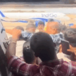 इंडिगो फ्लाइट में 200 से ज्यादा यात्री 4 घंटे फंसे:पायलट भी उतरा, चेन्नई से सिंगापुर जाना था; पैसेंजर्स बोले- AC बंद, सांस लेने में दिक्कत