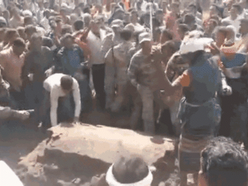 आदिवासी-ईसाइयों के शव कब्र से निकालने पर सुप्रीम-कोर्ट की रोक:कहा- अंतिम फैसले तक लाश बाहर नहीं निकाली जाएगी, याचिकाकर्ता बोला- सरकार कर रही समर्थन