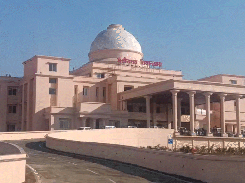 सरेंडर नक्सली आज देखेंगे विधानसभा की कार्यवाही:मंत्री OP चौधरी, रामविचार नेताम और राजेश अग्रवाल के विभागों से जुड़े सवाल होंगे