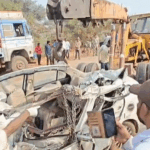 खड़ी ट्रक में घुसी कार..3 CRPF जवान समेत 7 मौतें:बस्तर में तैनात थे, घर लौट रहे थे; बालोद में 3 दोस्तों की गई जान