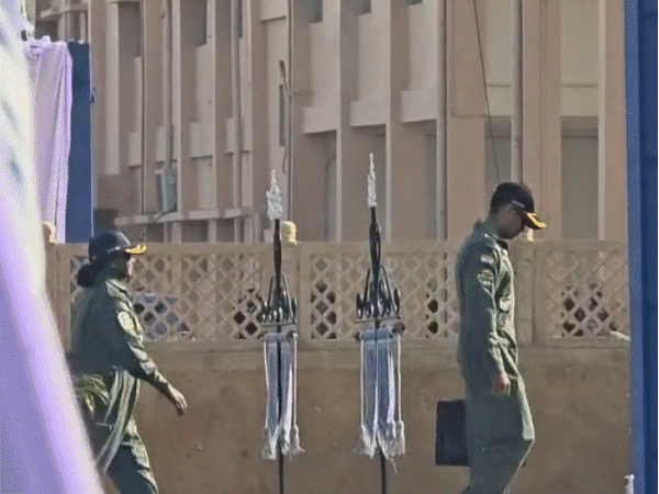 फाइटर हेलिकॉप्टर प्रचंड में उड़ान भरने वाली मुर्मू पहली राष्ट्रपति:कॉकपिट से देश को मैसेज-वीर सैनिकों को गर्व के साथ धन्यवाद; जय हिंद, जय भारत