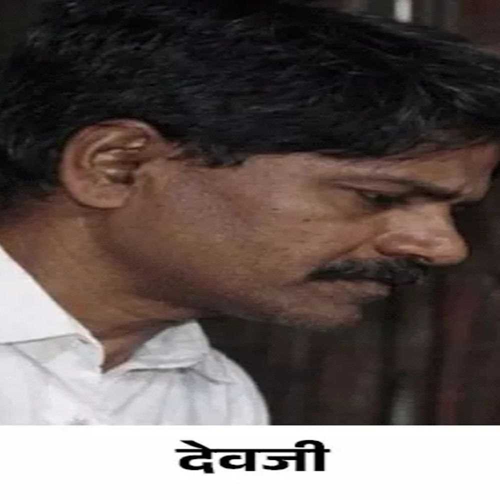 नक्सली लीडर देवजी ने तेलंगाना में किया सरेंडर:साथियों संग डाले हथियार, बसवाराजू के एनकाउंटर के बाद बना था महासचिव; डेढ़ करोड़ का है इनामी