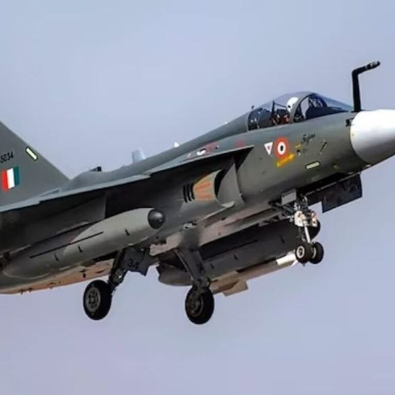 तेजस विमान का ब्रेक फेल, रनवे से आगे निकला:लैंडिंग के दौरान हादसा, पायलट सुरक्षित; सेना ने सभी 30 विमान ग्राउंड किए