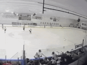 अमेरिका के रोड आइलैंड में गोलीबारी में 3 की मौत:3 घायल, आइस हॉकी रिंग में गेम के दौरान शूटिंग ; CCTV फुटेज सामने आया