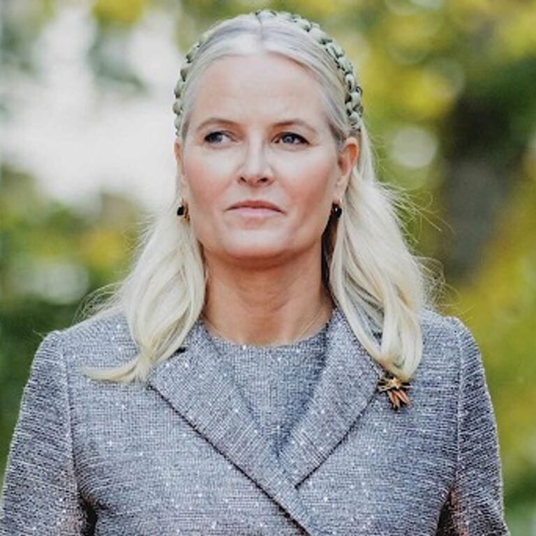 नॉर्वे की राजकुमारी का एपस्टीन फाइल्स में 1000 बार नाम:यौन अपराधी भेजता था फ्लर्टी मैसेज, लिखा था- मैं पत्नी की तलाश में हूं