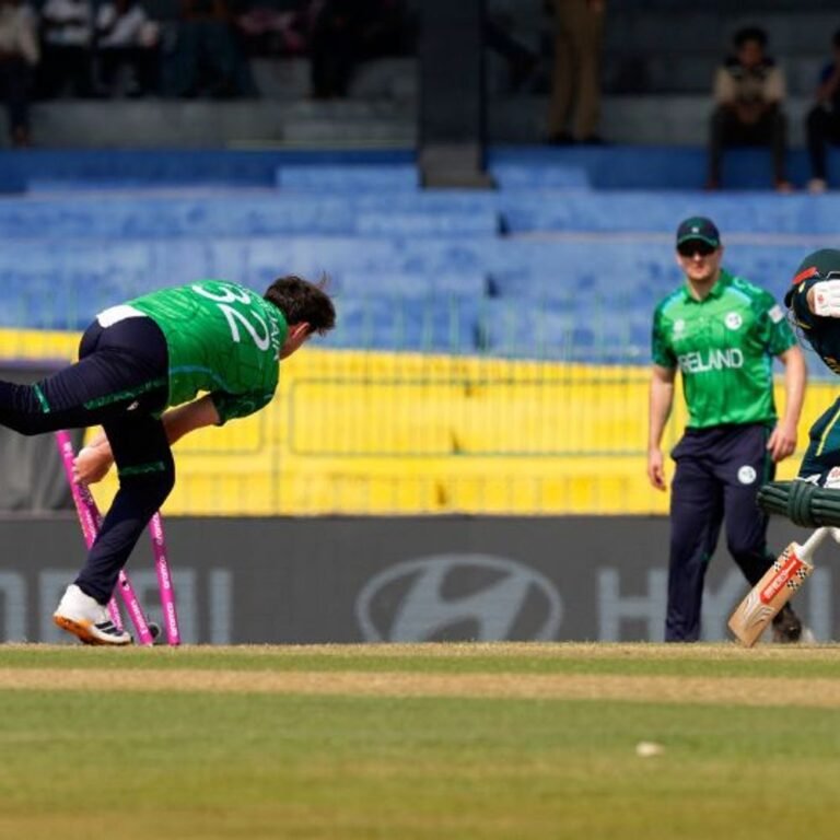 टी-20 वर्ल्डकप, ऑस्ट्रेलिया का चौथा विकेट गिरा:इंग्लिस के बाद मैक्सवेल भी आउट, आयरलैंड पहले बॉलिंग कर रही है