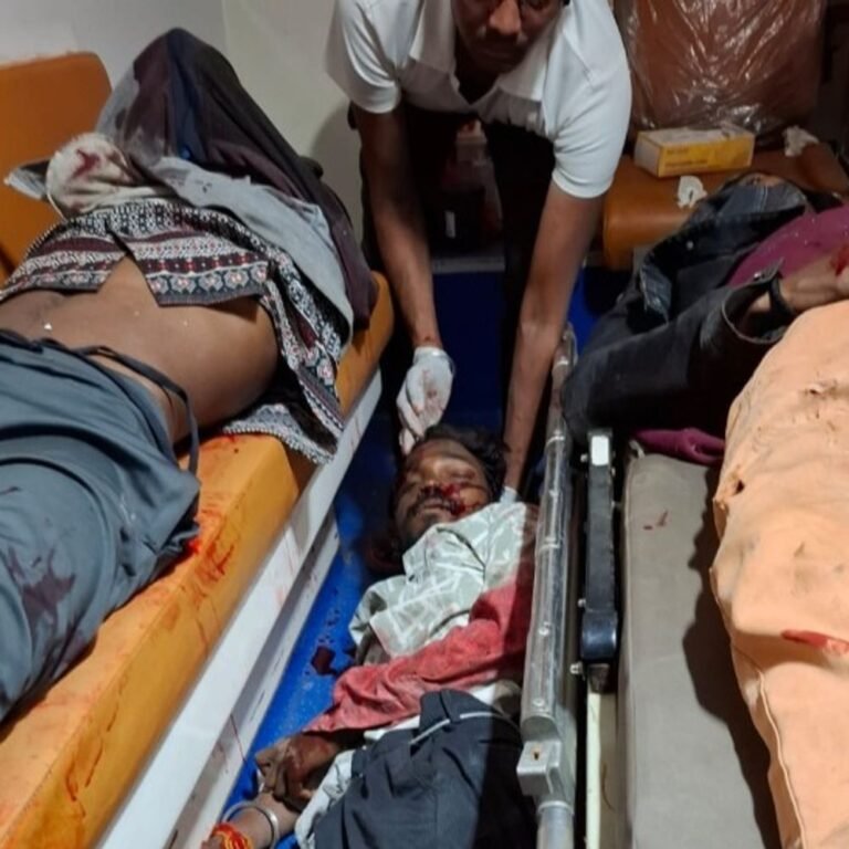 बालोद में खड़े ट्रक से टकराई बाइक, 3 की मौत:सिर फटने से गई युवकों की जान, जमही टोल प्लाजा के पास हादसा, ड्राइवर फरार