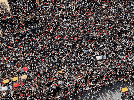 चिन्नास्वामी भगदड़ के 11 पीड़ितों को RCB-KSCA की श्रद्धांजलि:स्टेडियम में 11 सीटें हमेशा खाली रहेंगी, एंट्री गेट पर मेमोरियल प्लाक भी लगेगा