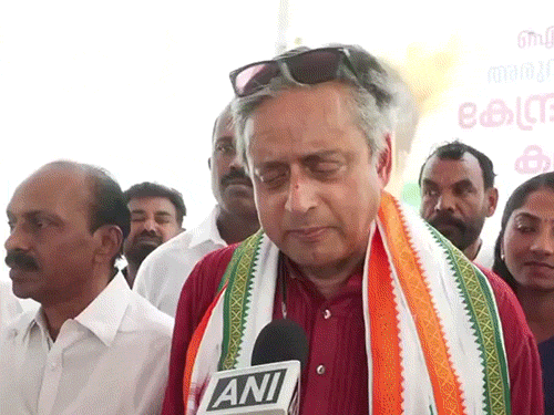 केरल CM बोले- राहुल में कार्यकर्ता जितनी भी समझ नहीं:BJP की बी टीम है कांग्रेस; थरूर ने ऐसी खबरों को बेबुनियाद बताया