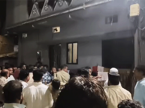 भिलाई में बच्चों के विवाद से दो पक्षों में झड़प…VIDEO:दोनों ओर से पथराव, CSP समेत 5 लोग घायल; लव-अफेयर का एंगल भी आया सामने