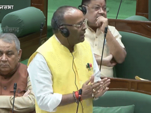 अवैध प्लॉटिंग के मुद्दे पर विधानसभा में हंगामा:मंत्री टंकराम के जवाब से असंतुष्ट विपक्ष का वॉकआउट, कार्रवाई और जांच पर उठाए सवाल