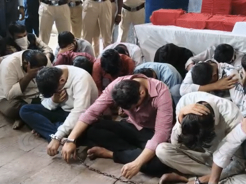 रायपुर में फर्जी कॉल सेंटर खोलकर अमेरिकियों से ठगी:बैंक-लोन और CIBIL सुधार का देते थे झांसा, चीन से भी होता था ऑपरेट, 42 अरेस्ट